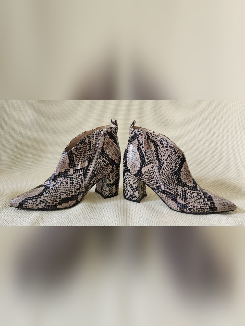 Marc Fisher Python Snakeskin Ankle Booties Pointed Toe Block Heel SideZip Sz 7.5 - Picture 4 of 16